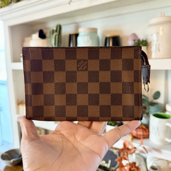 Louis Vuitton Bucket Pouch PM DE - Picture 12 of 15